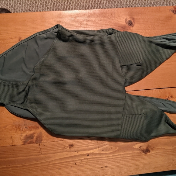 Bathing suits - Picture 2 of 3